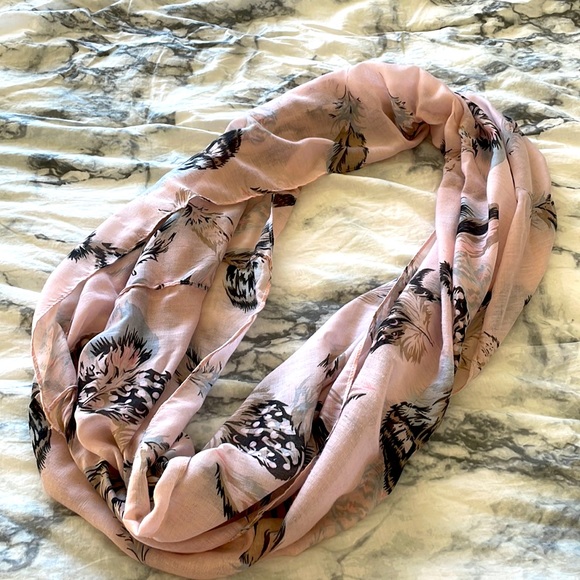 Pink patterned infinity scarf - Picture 5 of 5